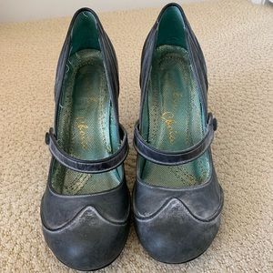 Vintage distressed Mary Jane heels